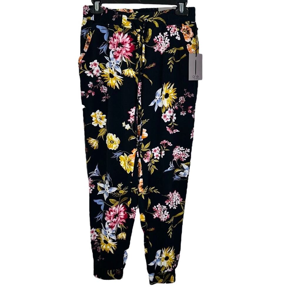 One by Chapter One Black Floral Joggers Size Small